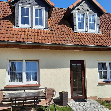 Lacky - Kleines Familienreihenmittelhaus In Grieben Hiddensee Exterior foto