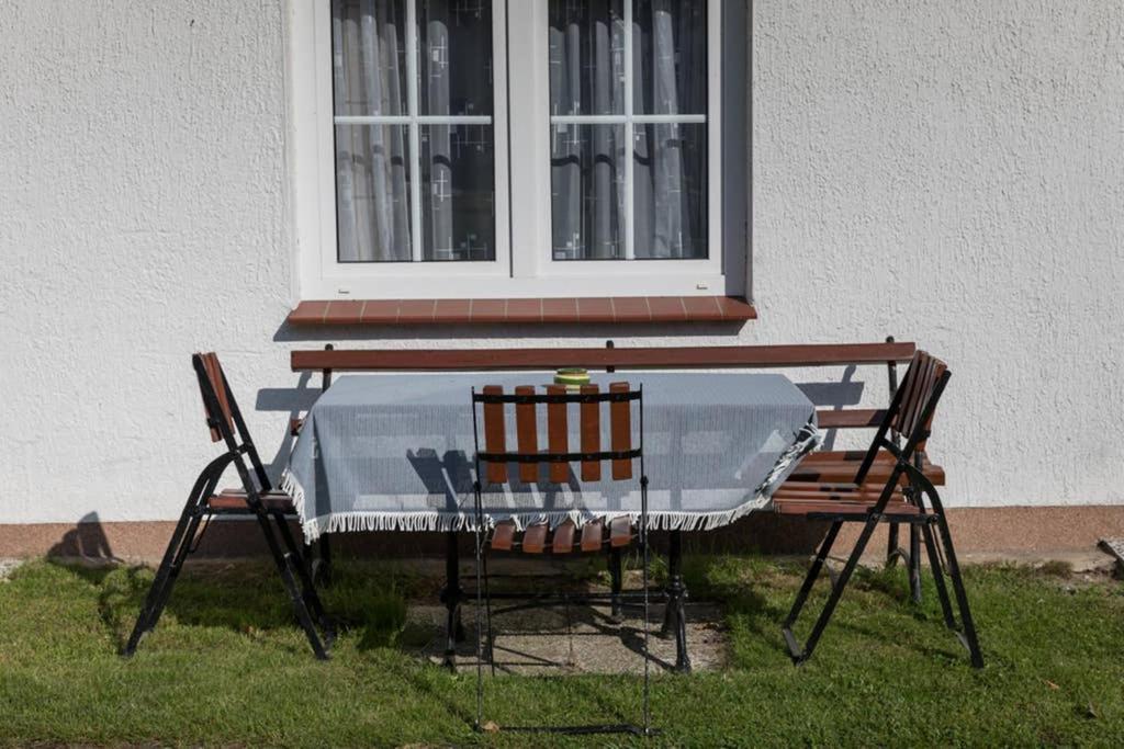 Lacky - Kleines Familienreihenmittelhaus In Grieben Hiddensee Exterior foto